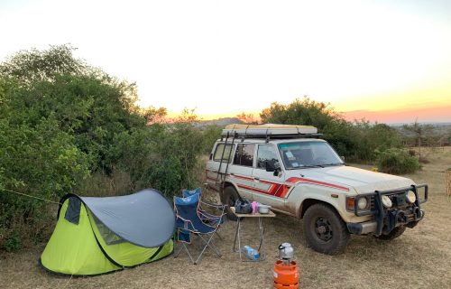 Toyota Landcruiser with pop up roof - Car Rental Kenya